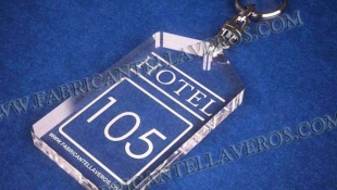Llaveros personalizados para hoteles en forma de etiqueta